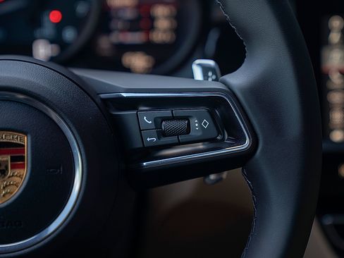 Certified 2026 Porsche Macan AWD/4WD image 8
