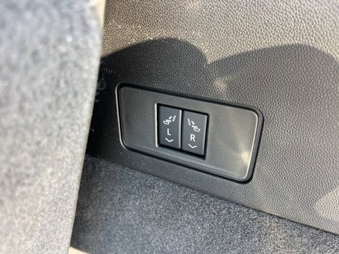 New 2025 Cadillac XT6 Luxury image 6