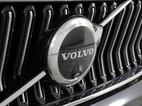 Certified 2025 Volvo XC40 B5 Plus image 27