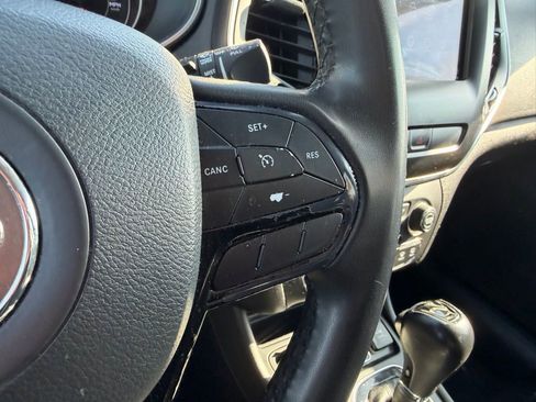 Used 2020 Jeep Cherokee Latitude Plus FWD image 29
