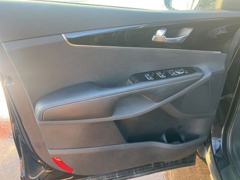 Used 2020 Kia Sorento EX image 17