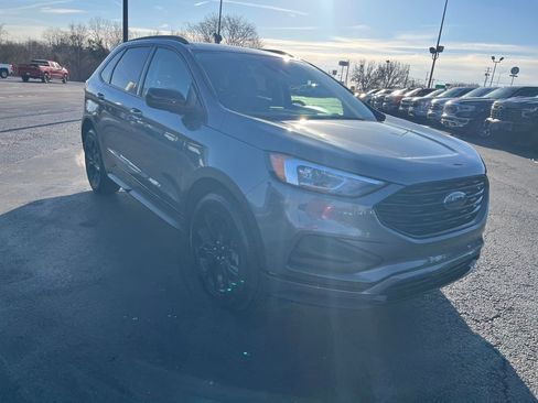Used 2024 Ford Edge SE w/ Black Appearance Package image 7