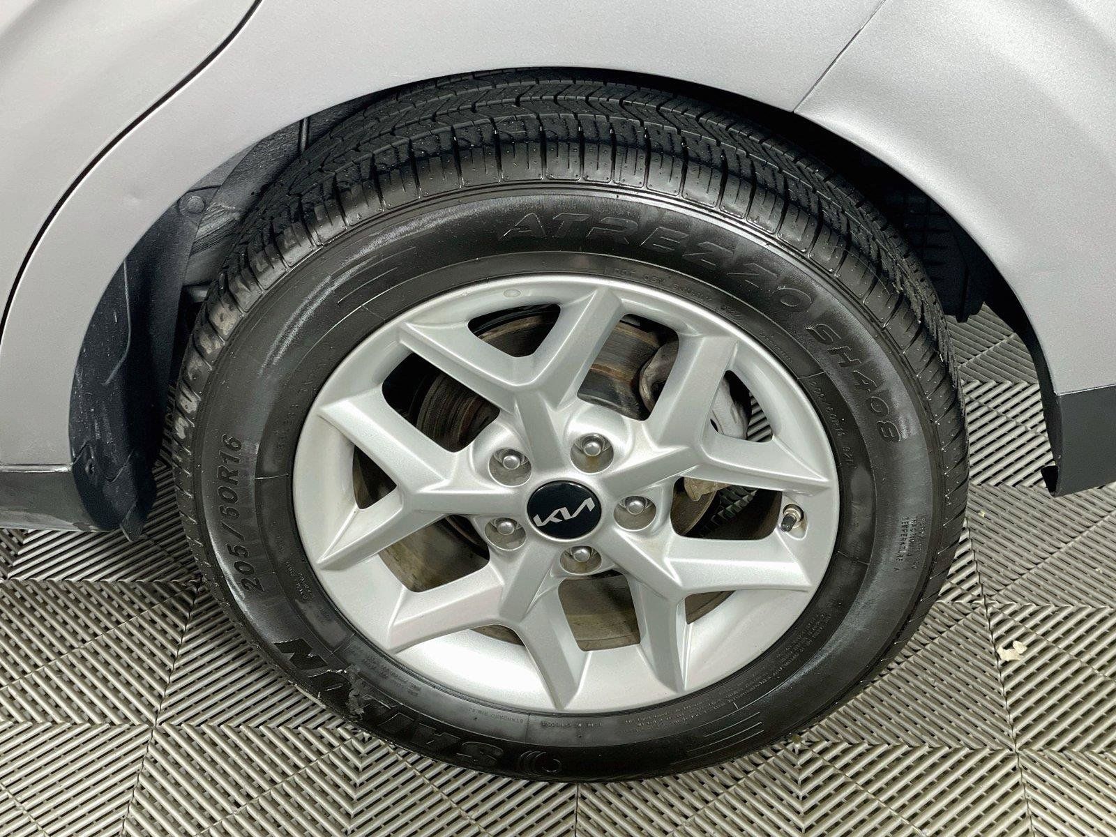 Certified 2025 Kia Soul LX w/ LX Technology Package FWD image 32