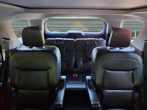 Used 2022 Ford Explorer XLT w/ Equipment Group 202A image 22