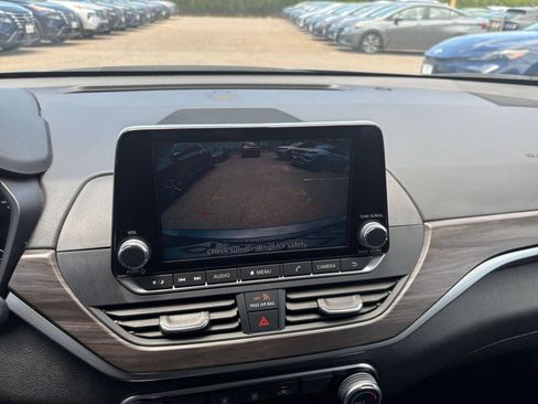 Used 2025 Nissan Altima 2.5 SV FWD image 23
