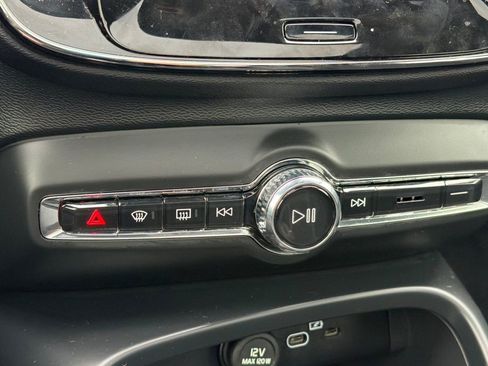 Used 2025 Volvo XC40 B5 Ultra w/ Climate Package image 21