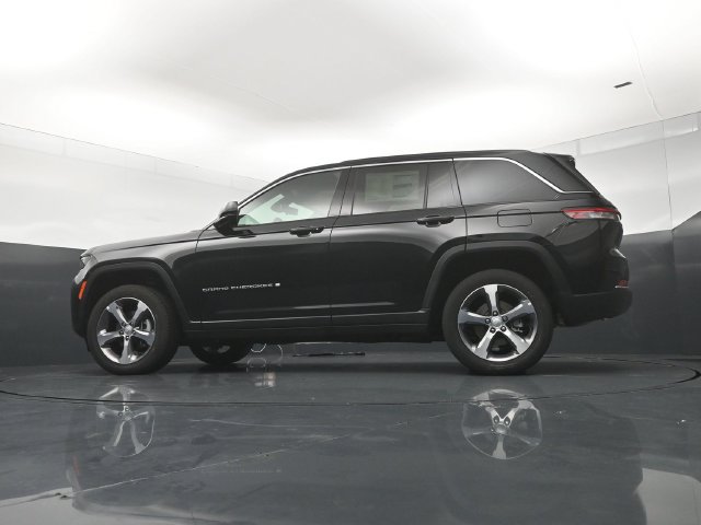 New 2026 Jeep Grand Cherokee Limited w/ Luxury Tech Group II AWD/4WD image 21