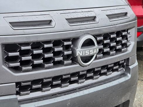 Used 2025 Nissan Frontier SV AWD/4WD image 12