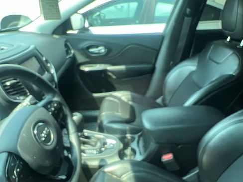 Used 2019 Jeep Cherokee Latitude Plus FWD image 24