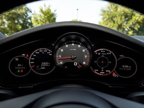Used 2021 Porsche Panamera image 34