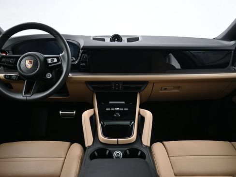 Used 2025 Porsche Cayenne Coupe AWD/4WD image 9