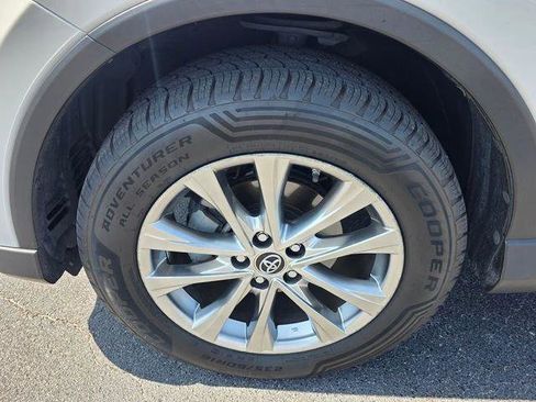 Used 2016 Toyota RAV4 Limited FWD image 9