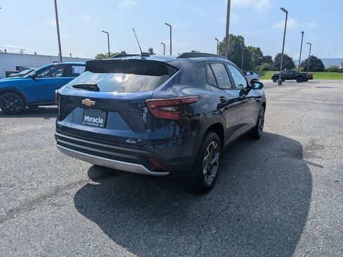 Used 2024 Chevrolet Trax LT w/ LT Convenience Package FWD image 7