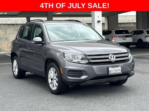 Used 2017 Volkswagen Tiguan Limited w/ Premium Package FWD image 2