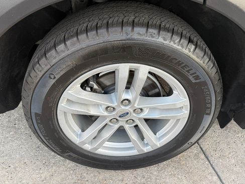 Used 2020 Ford Explorer XLT image 11