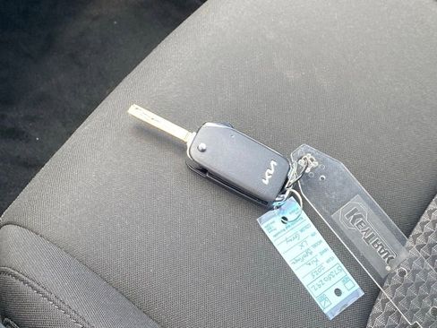 Used 2025 Kia Sportage LX FWD image 31