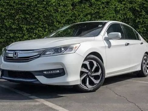 Used 2017 Honda Accord EX-L image 2