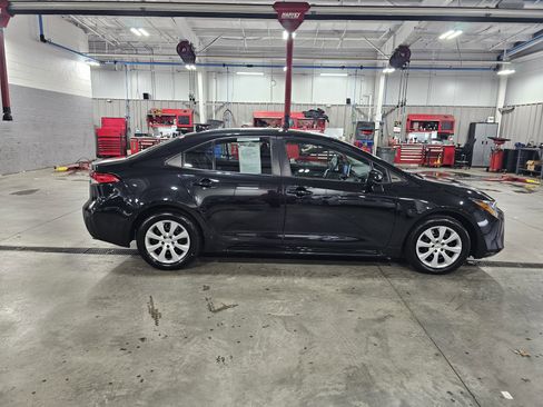 Used 2021 Toyota Corolla LE w/ Carpet Mat Package (TMS) image 3