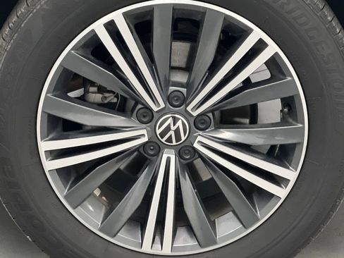 Used 2024 Volkswagen Tiguan Wolfsburg Edition image 71
