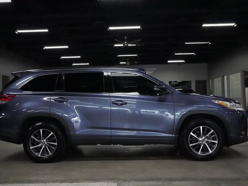 Used 2018 Toyota Highlander XLE FWD image 6