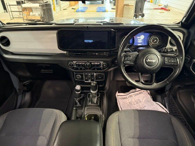 Used 2025 Jeep Wrangler Unlimited Sport w/ Convenience Group AWD/4WD image 40