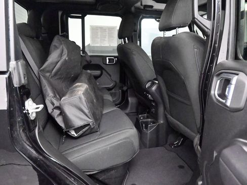 Used 2023 Jeep Gladiator Sport image 23