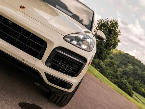 Used 2022 Porsche Cayenne Coupe AWD/4WD image 4