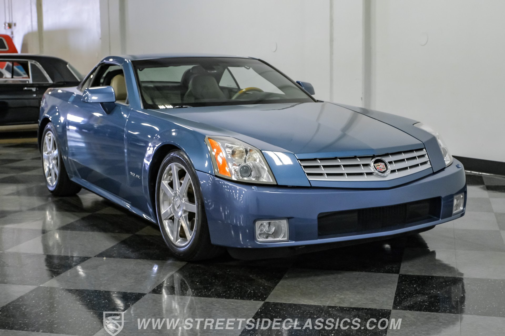 Used 2006 Cadillac XLR RWD image 17