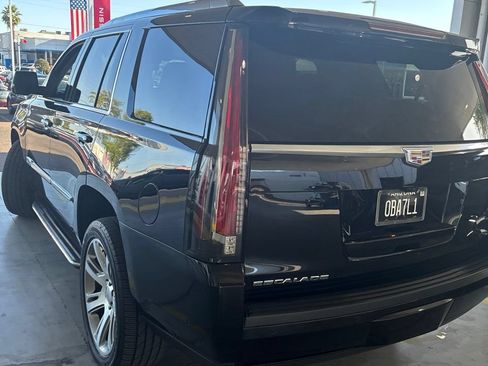 Used 2020 Cadillac Escalade Premium Luxury RWD image 4