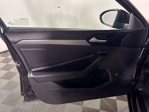 Used 2024 Volkswagen Jetta SE image 10