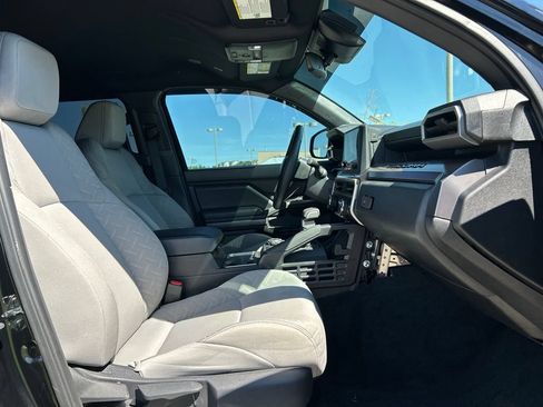 Used 2025 Toyota Tacoma SR5 AWD/4WD image 30