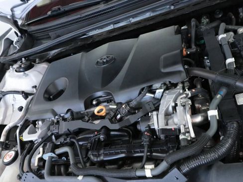 Used 2021 Toyota Avalon XLE w/ Moonroof Package image 8