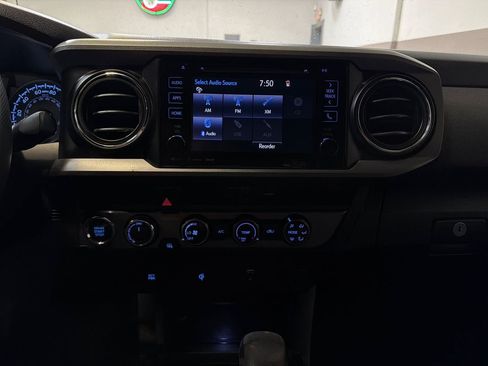Used 2017 Toyota Tacoma TRD Off-Road w/ Tow Package (A/T) AWD/4WD image 18