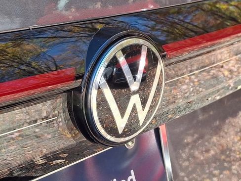 Certified 2025 Volkswagen Taos SE w/ Panoramic Sunroof Package image 31