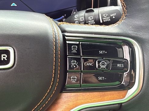 Used 2023 Jeep Grand Wagoneer L Series III w/ Rear Seat Video Group 1 AWD/4WD image 15