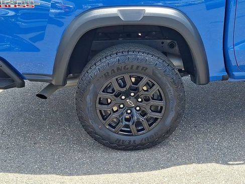 Used 2025 Chevrolet Colorado Trail Boss AWD/4WD image 27