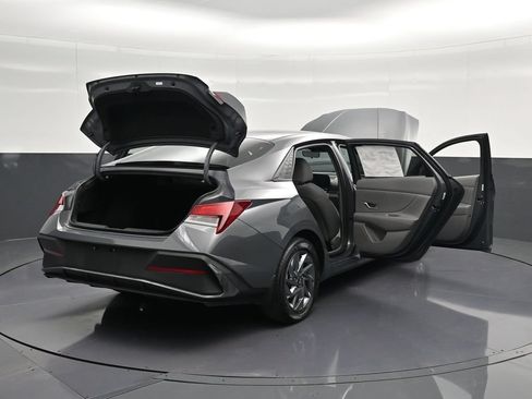 Used 2024 Hyundai Elantra SEL FWD image 38
