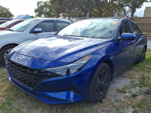 Used 2023 Hyundai Elantra SEL image 3