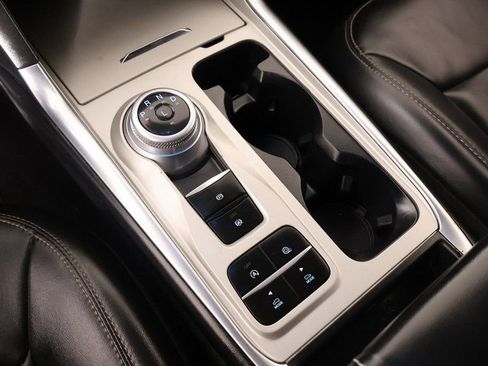 Used 2021 Ford Explorer XLT w/ Equipment Group 202A image 8