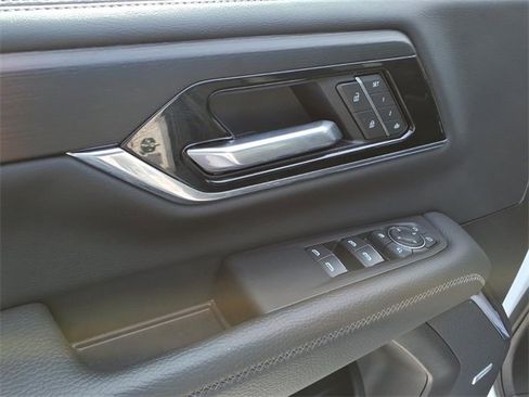 Used 2025 GMC Yukon Denali image 12