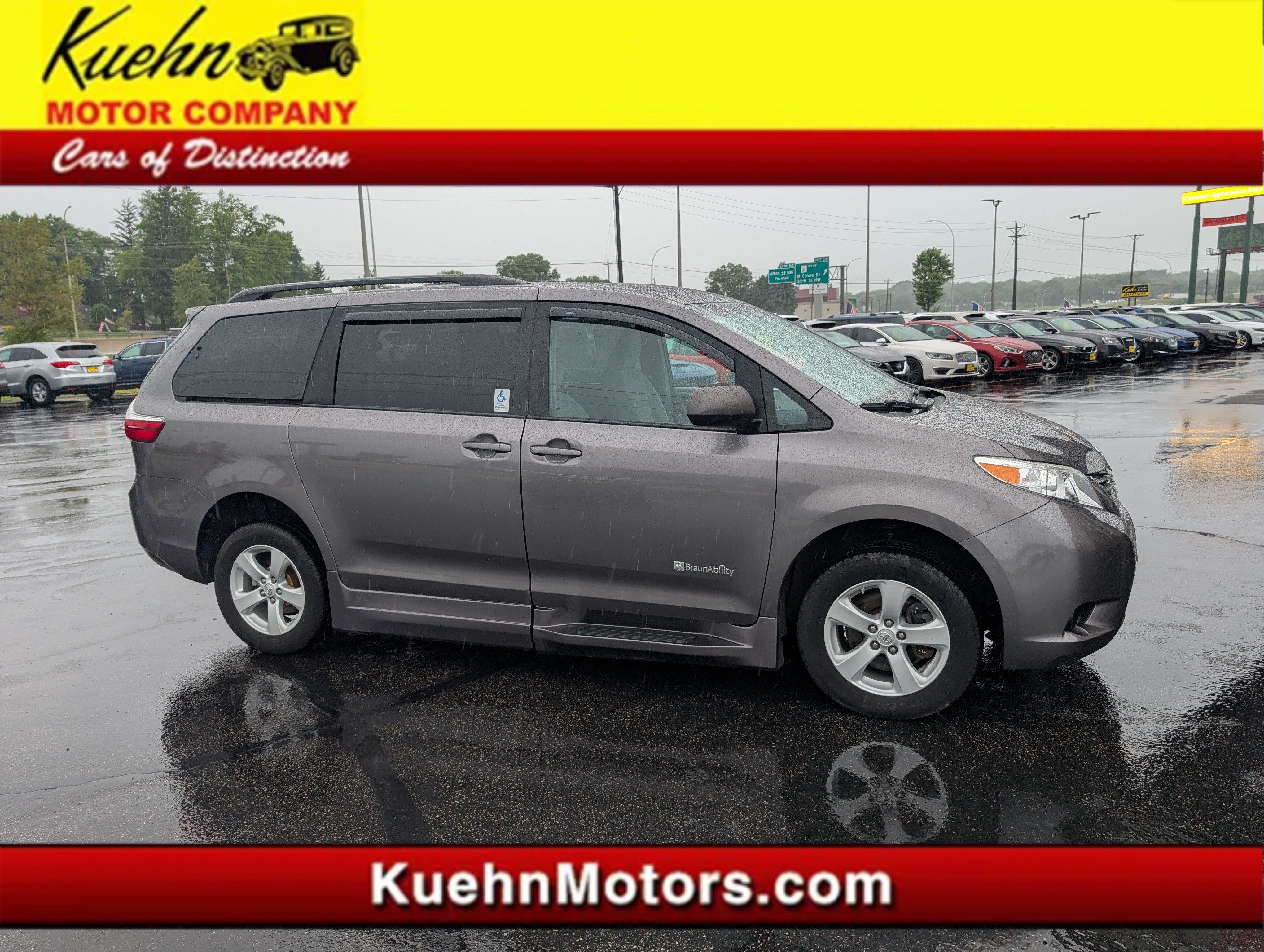 Used 2015 Toyota Sienna LE FWD image 1