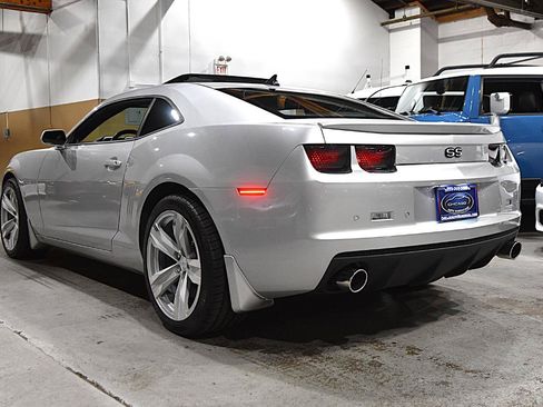 Used 2010 Chevrolet Camaro SS w/ RS Package RWD image 9