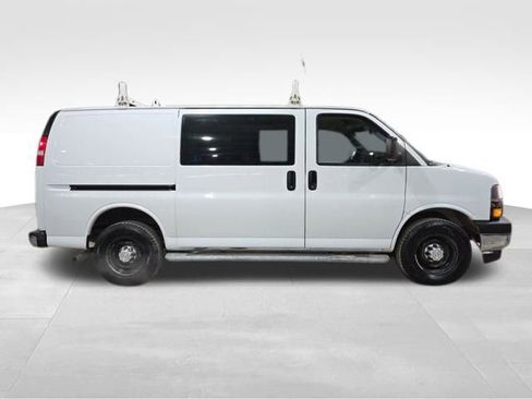 Used 2019 Chevrolet Express 2500 w/ Driver Convenience Package image 14