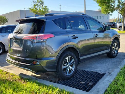 Used 2018 Toyota RAV4 XLE FWD image 3