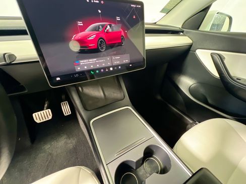 Used 2022 Tesla Model Y Performance image 24