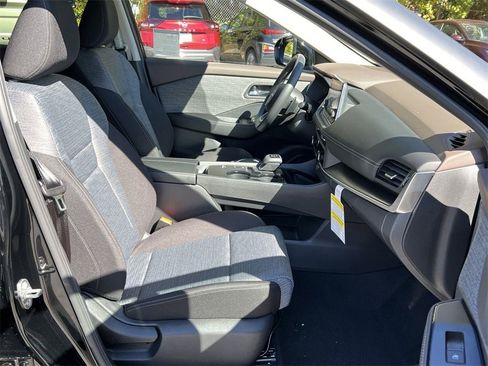 Certified 2023 Nissan Rogue SV image 3