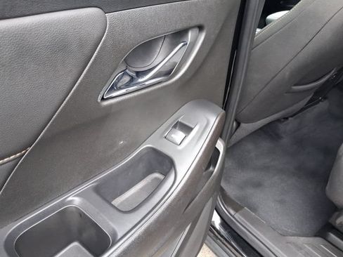 Used 2021 Chevrolet Traverse LS FWD image 10