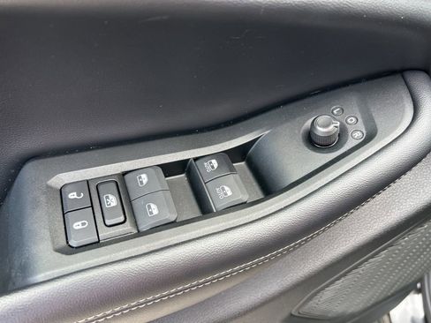 Used 2024 Jeep Grand Cherokee L Limited RWD image 19