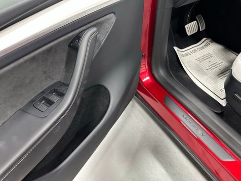 Used 2024 Tesla Model Y Performance AWD/4WD image 9