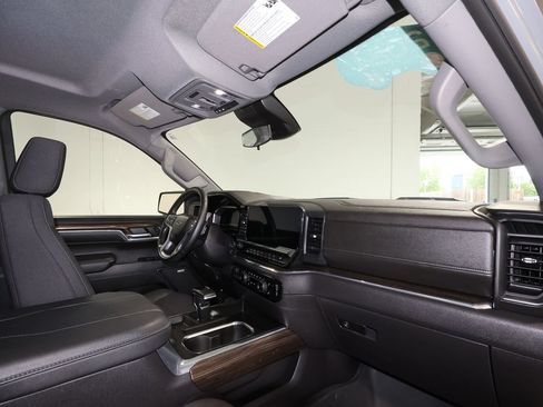 Used 2024 Chevrolet Silverado 1500 LT Trail Boss w/ Convenience Package II AWD/4WD image 29